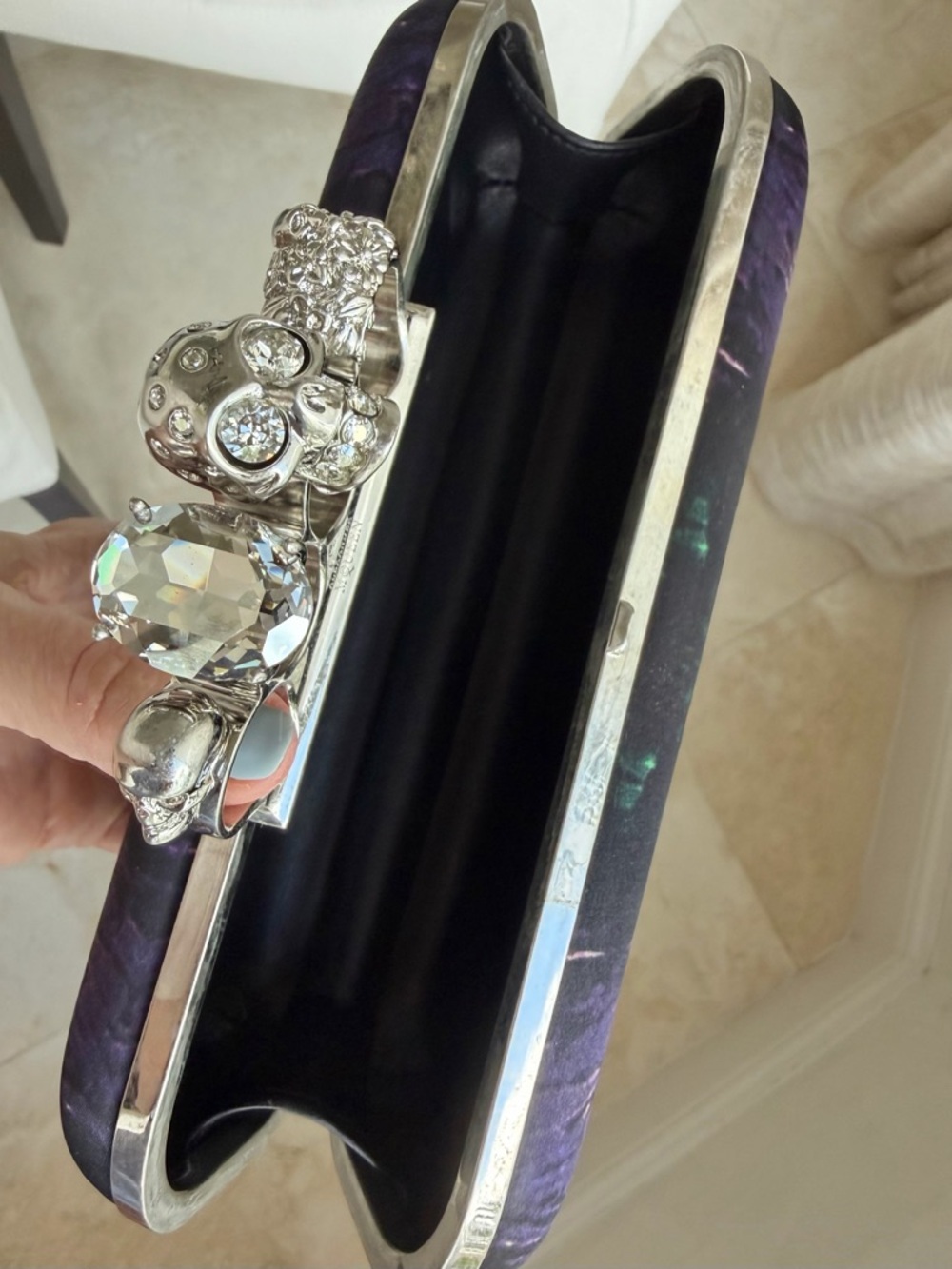 Alexander McQueen Silver Crystal Skull Four-Finger Ring Knuckle Satin Clutch - Picture 13 of 16